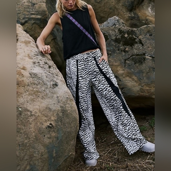 NEW Free People Aces Printed Pants Size Large $128 - Picture 2 of 8